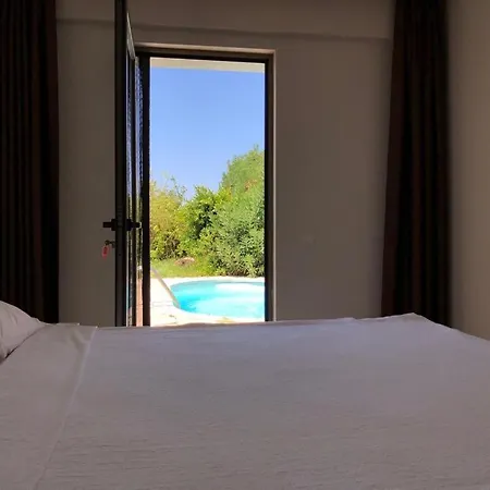 Aegean Hills فيلة